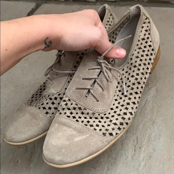 franco sarto taupe perforated lace up Oxford shoes - Picture 11 of 14